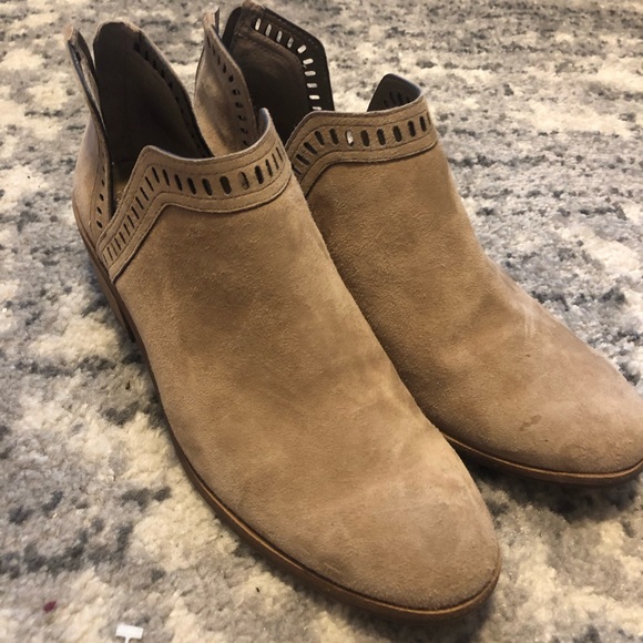 New w/ tags Vince Camuto suede booties size 10 - Picture 1 of 6